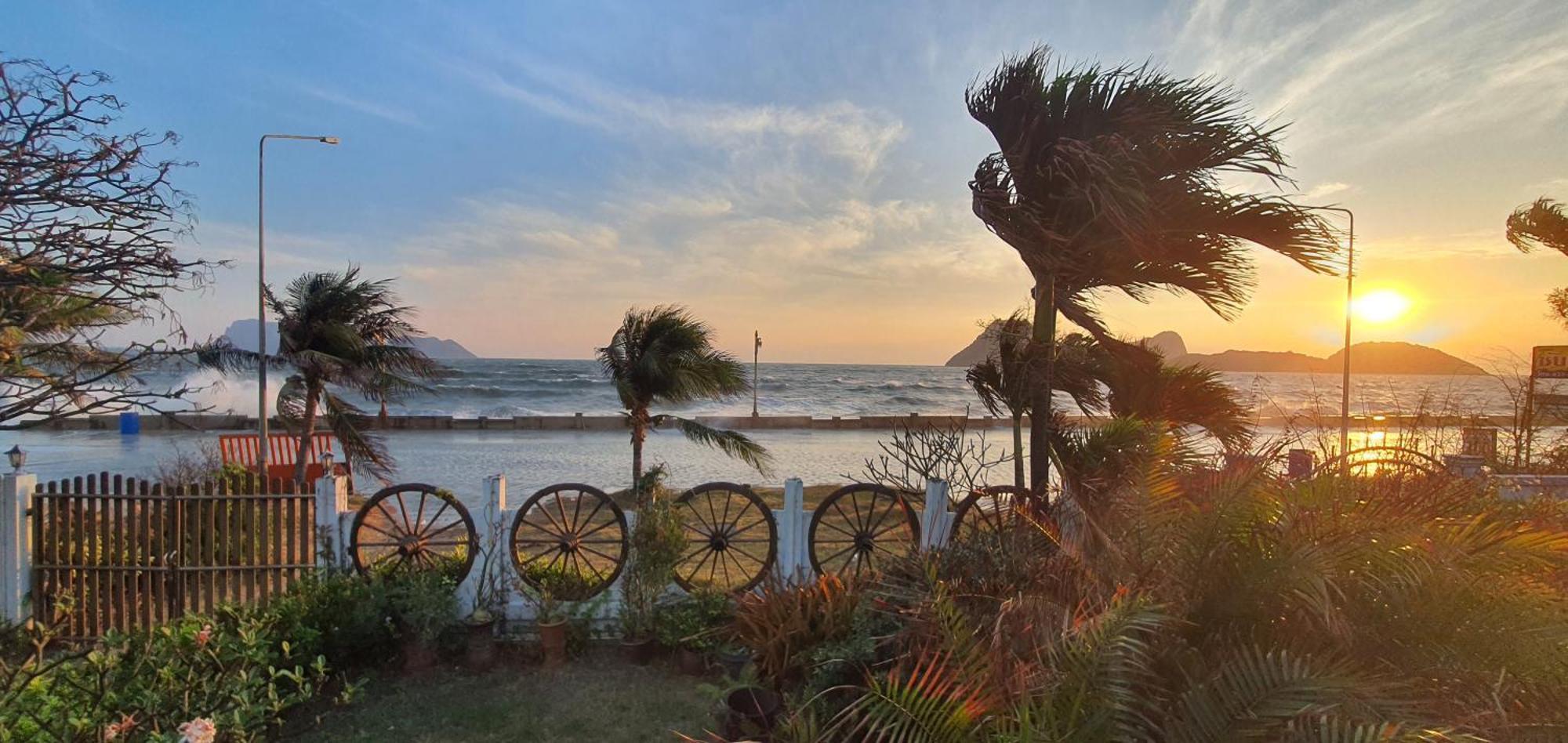 Seesea Thai Wooden House On Beachfront Prachuap Khiri Khan Zewnętrze zdjęcie