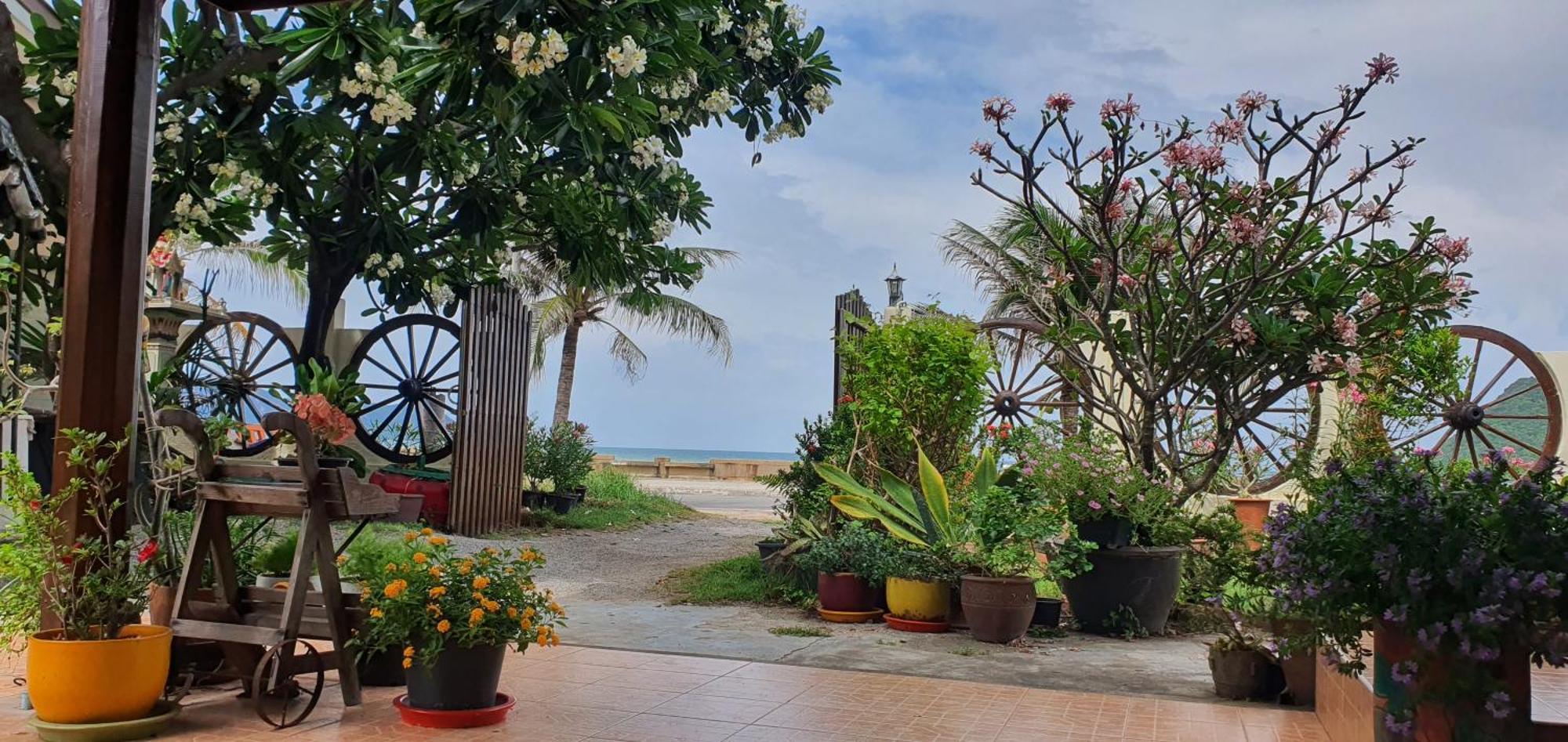 Seesea Thai Wooden House On Beachfront Prachuap Khiri Khan Zewnętrze zdjęcie